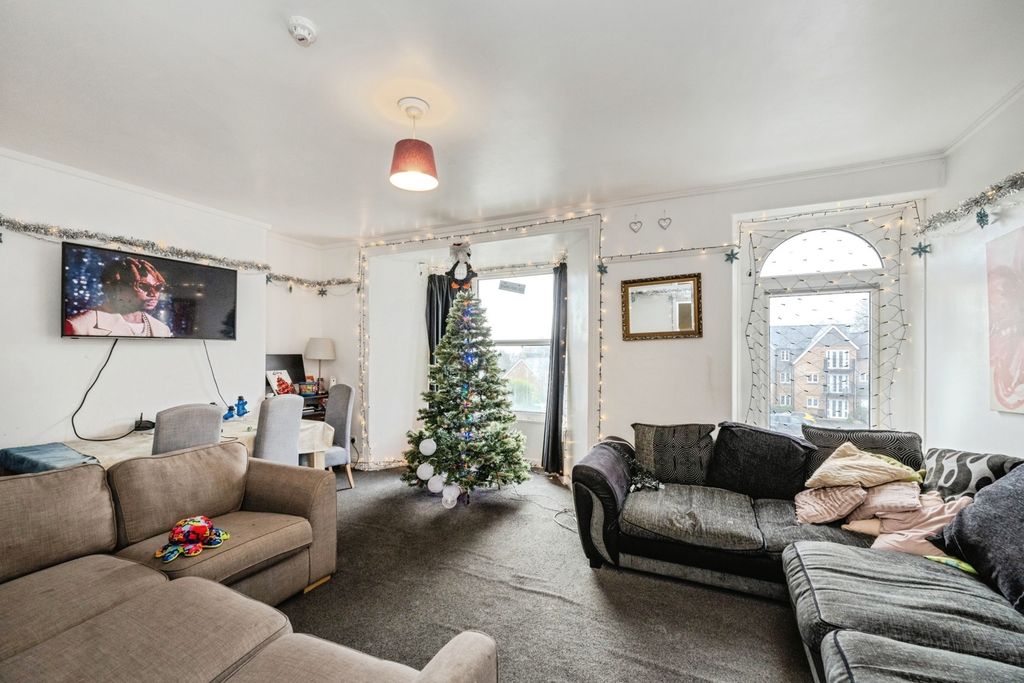 Property photo 3 of 19 Pbox-Img.Jpg