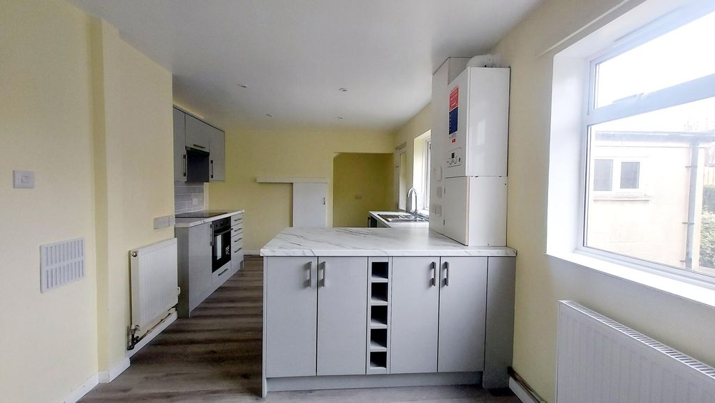 Property photo 3 of 12 Kitchen