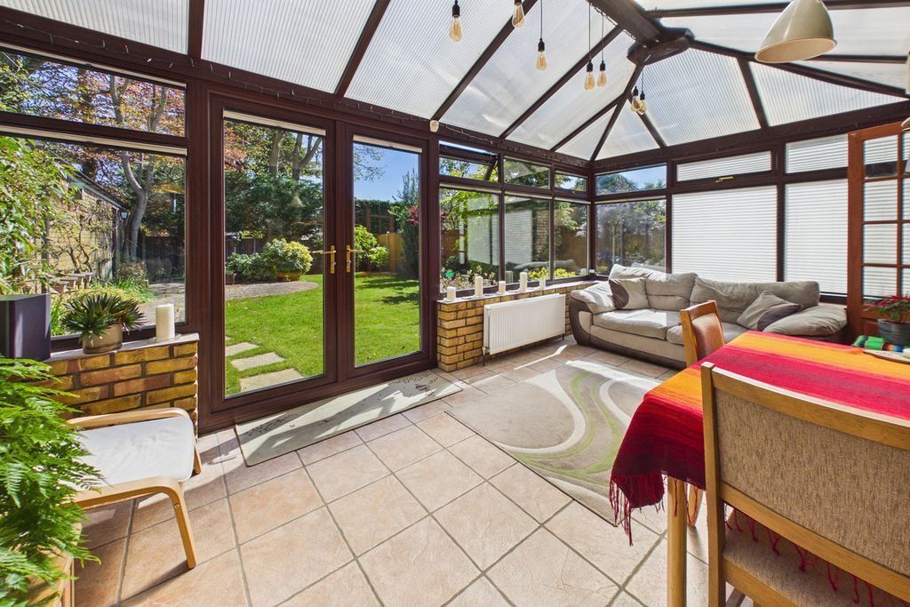 Property photo 2 of 31