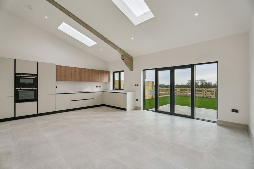 Property photo 2 of 10 Open Plan Space