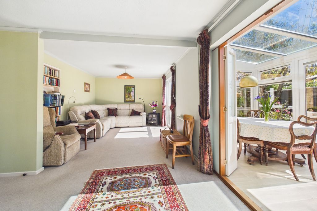 Property photo 3 of 23 Cam03259G0-Pr0268-Still011