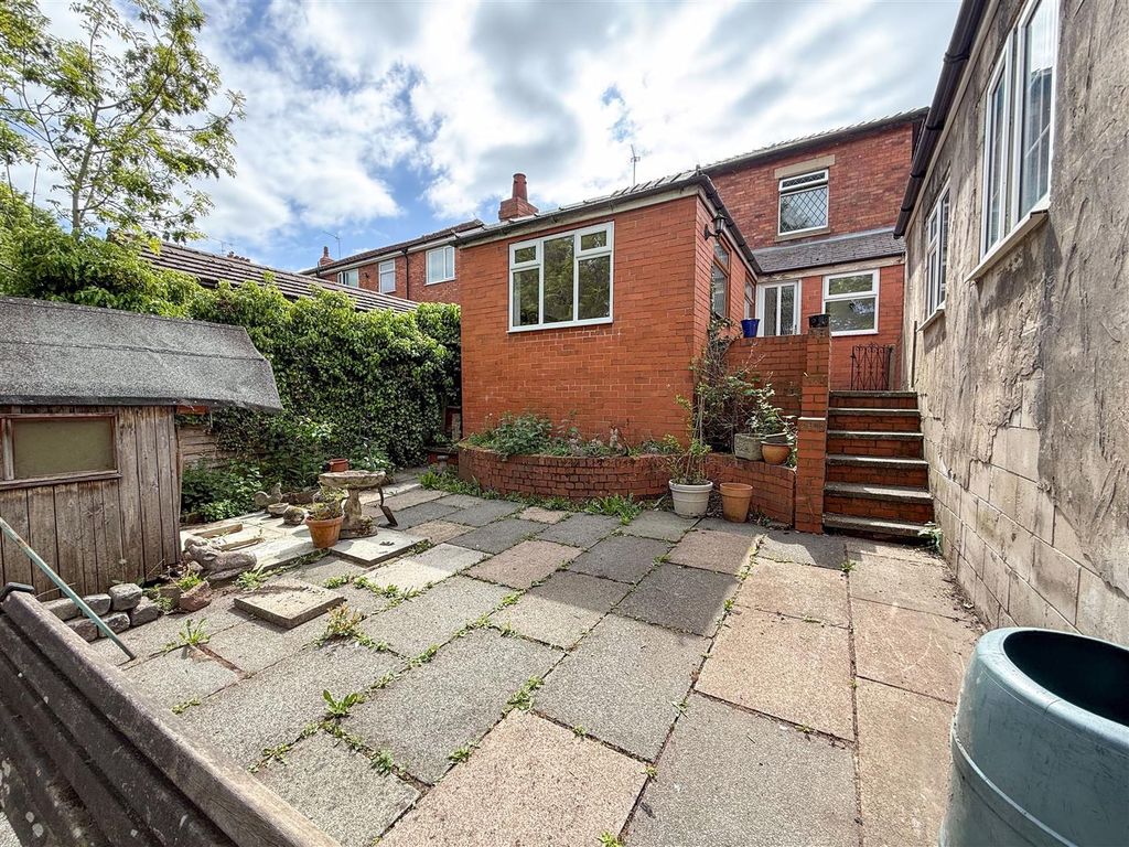 Property photo 2 of 32