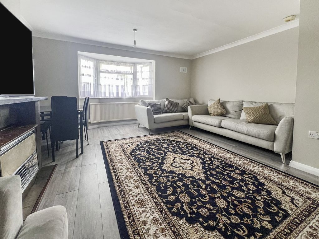 Property photo 3 of 10 Living Room