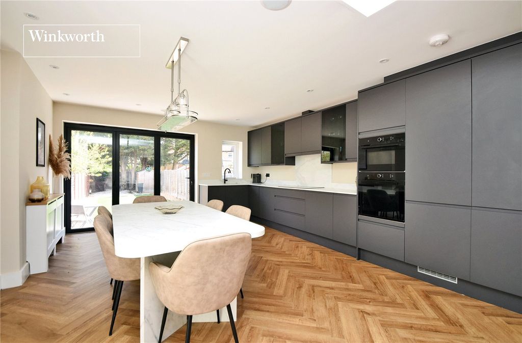 Property photo 1 of 20 Picture No. 02