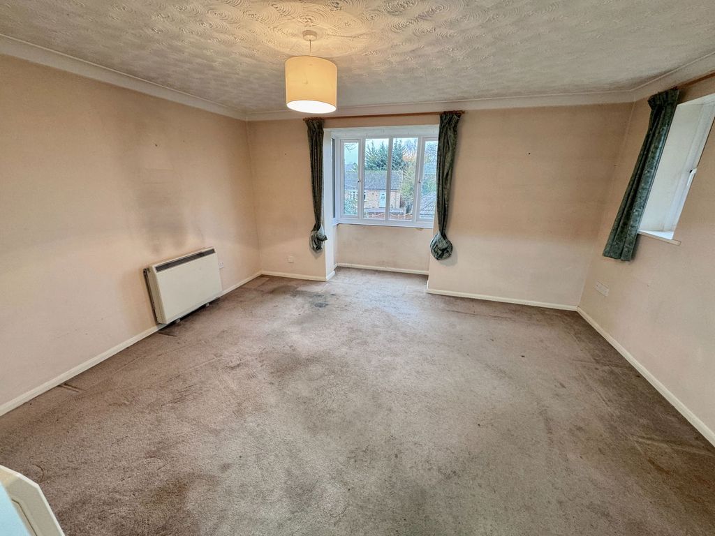 Property photo 3 of 12