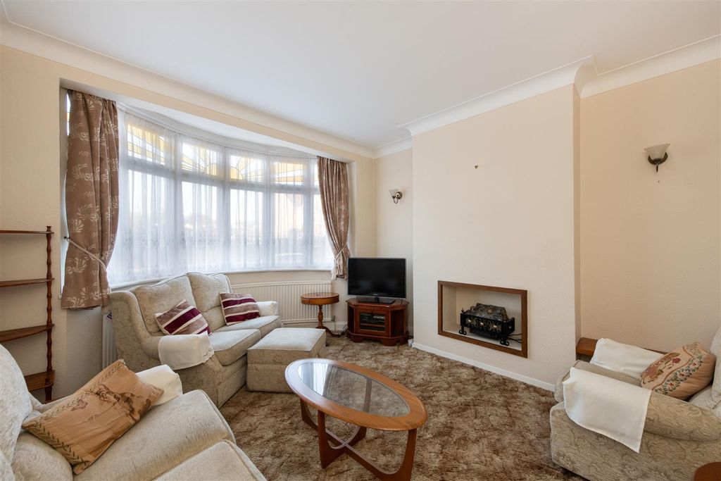 Property photo 3 of 13 Woodfield 8.Jpg