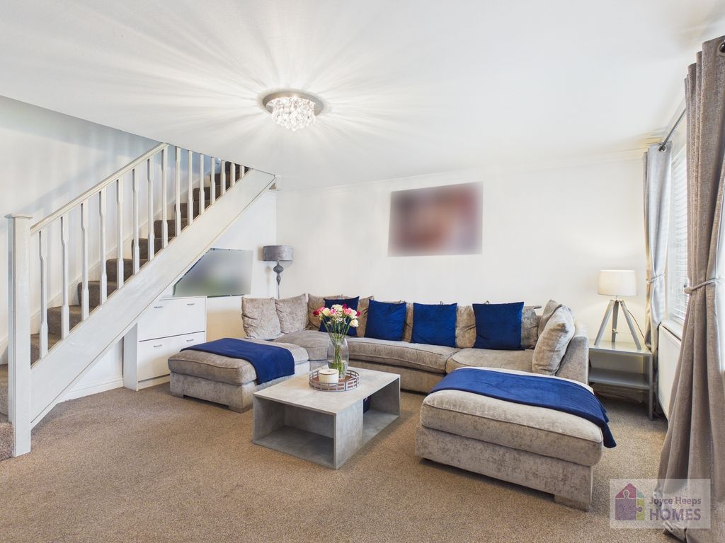 Property photo 2 of 20