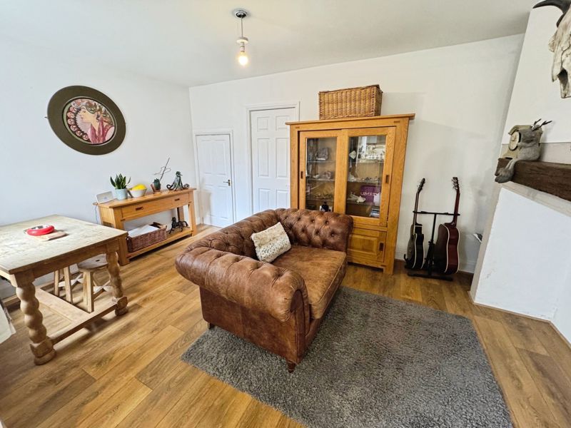 Property photo 3 of 9 Photo 4