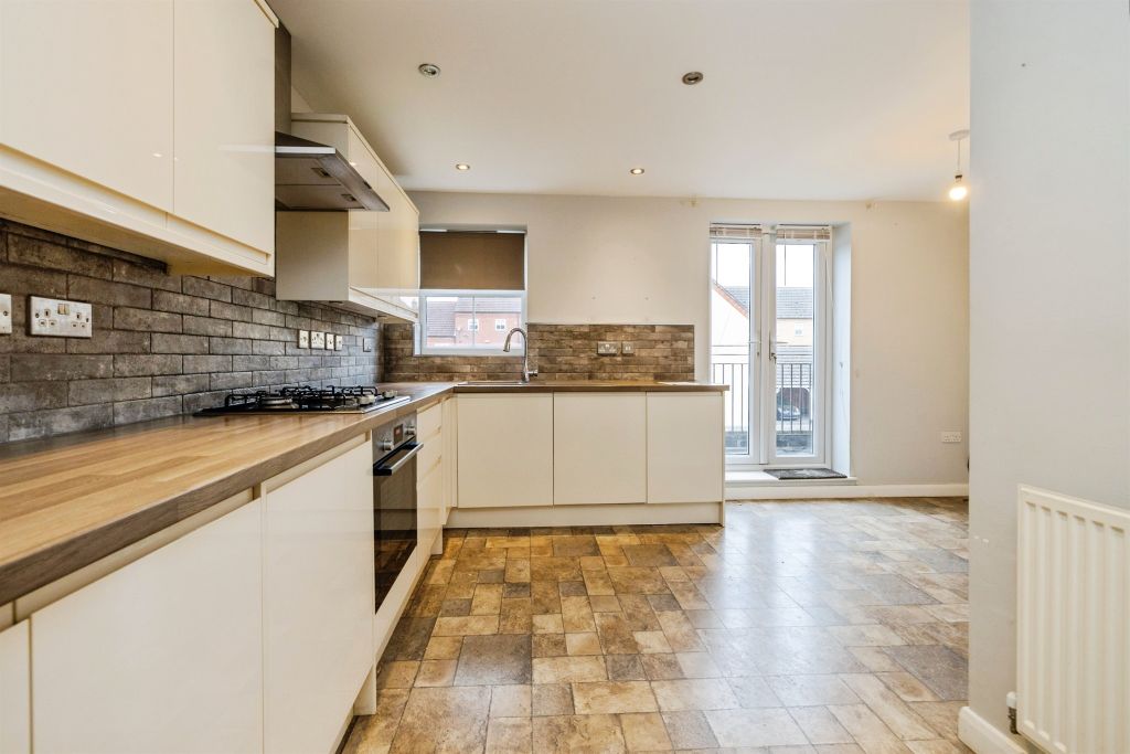 Property photo 3 of 17 Kitchen/Diner