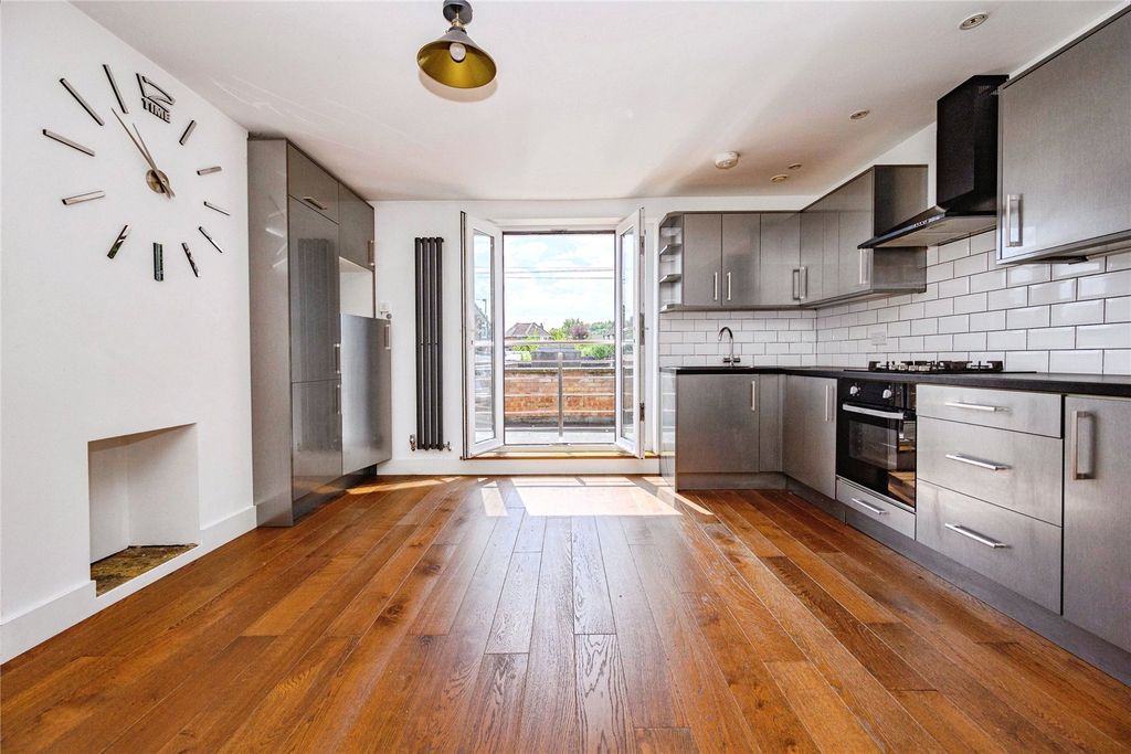 Property photo 3 of 11 Kitchen/ Dining Area