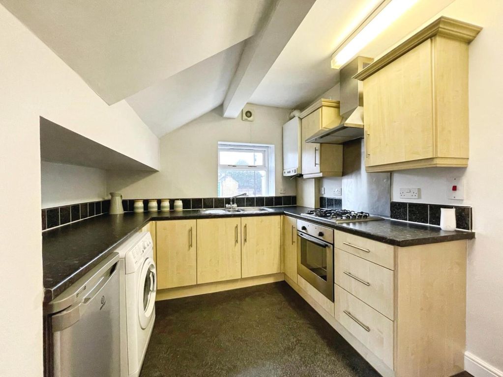 Property photo 3 of 12 Kitchen