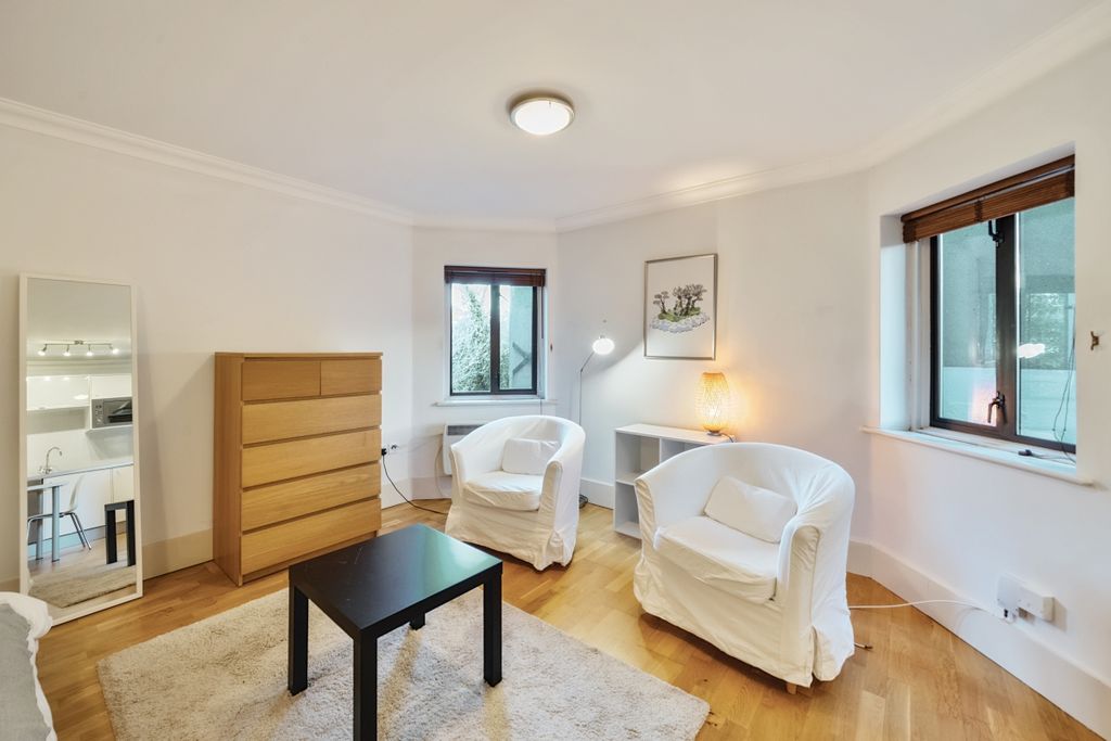 Property photo 3 of 7 Studio Room