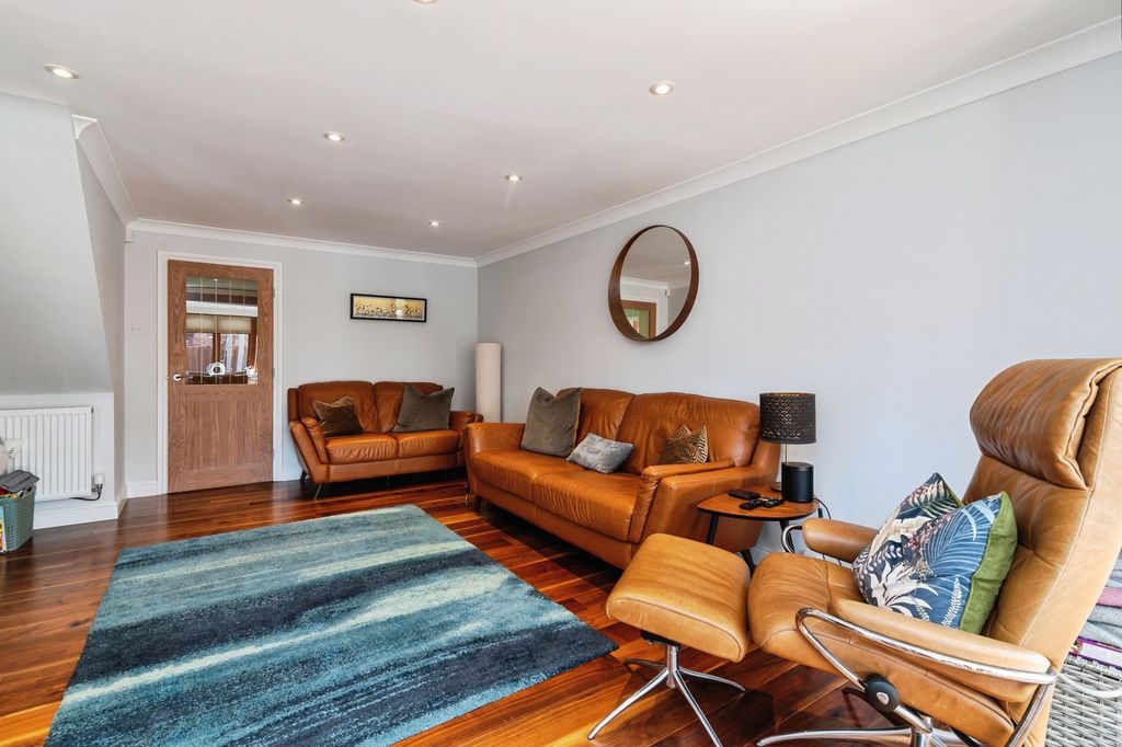 Property photo 3 of 20 Pbox-Img.Jpg
