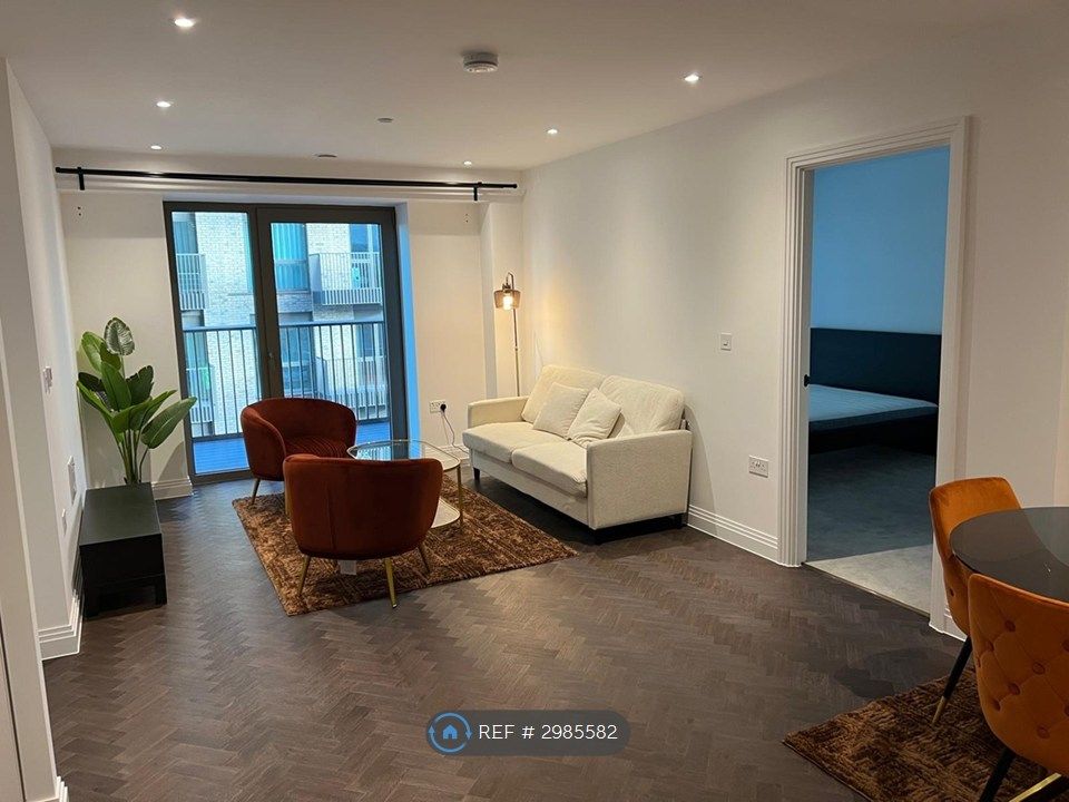 Property photo 3 of 20 Living Room