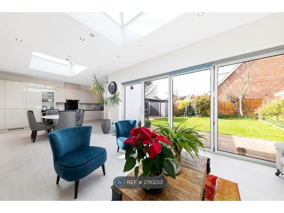 Property photo 1 of 22 Lounge