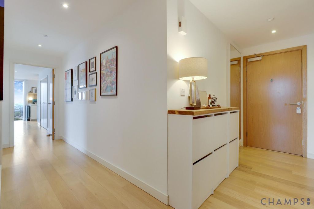 Property photo 3 of 21 Gallery