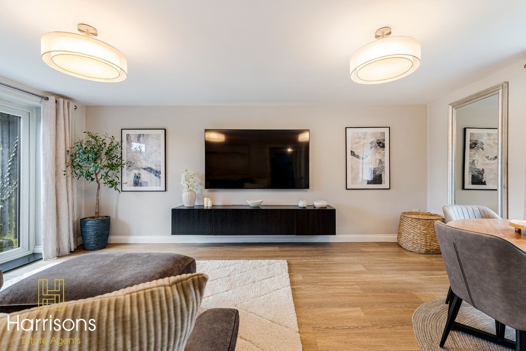 Property photo 3 of 45 4818324