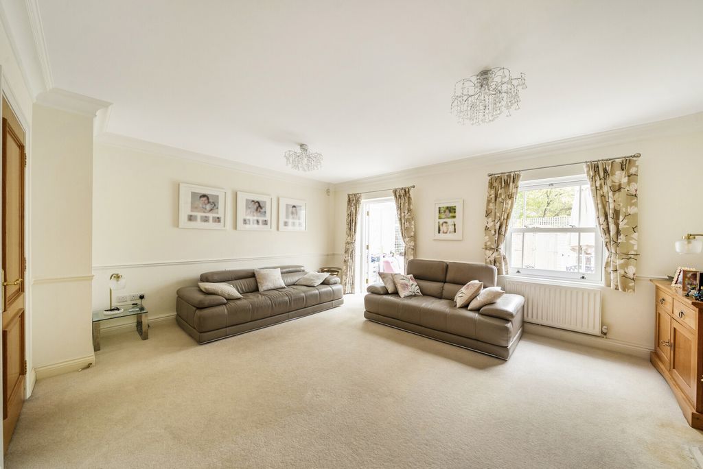 Property photo 2 of 15 Sitting Room