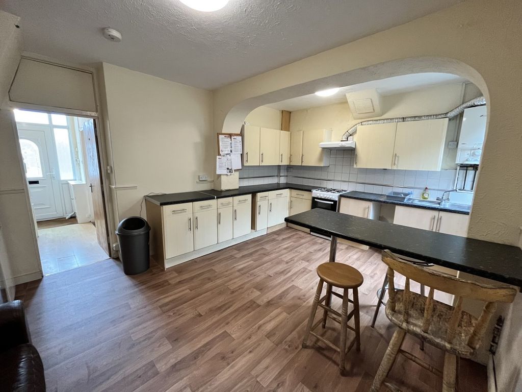 Property photo 3 of 12 Gallery