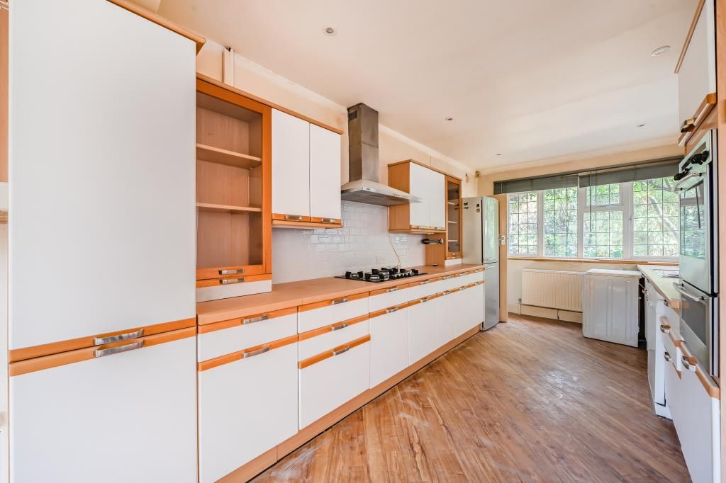 Property photo 3 of 20 Kitchen