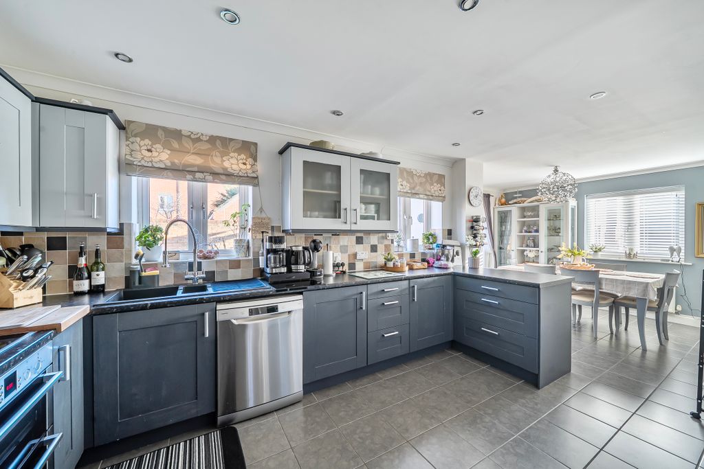 Property photo 3 of 17 139631025696A5B0703F40