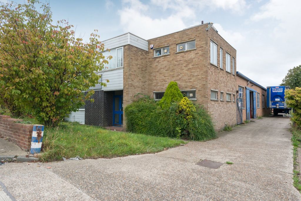 Property photo 1 of 24 Picture No. 04