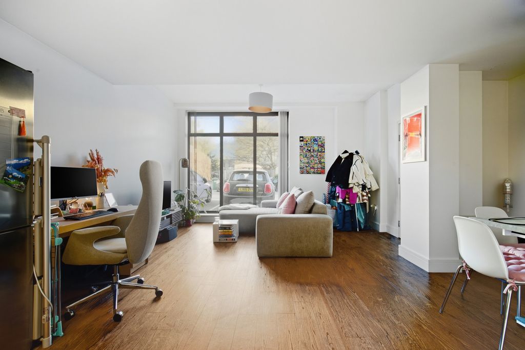 Property photo 2 of 9