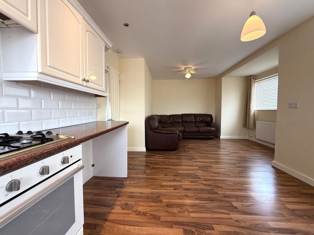 Property photo 2 of 10 Photograph 2