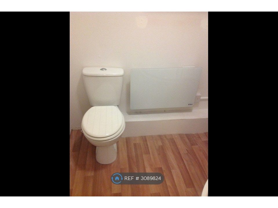 Property photo 2 of 10 Toilet