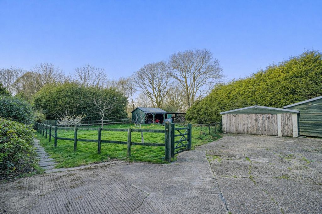 Property photo 3 of 52 1d3Caa07-Ccf0-474E-8946-99Ace86Bdc14.Png