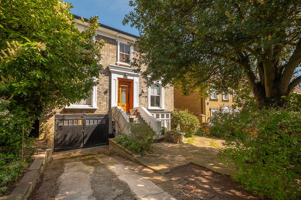 Property photo 1 of 39