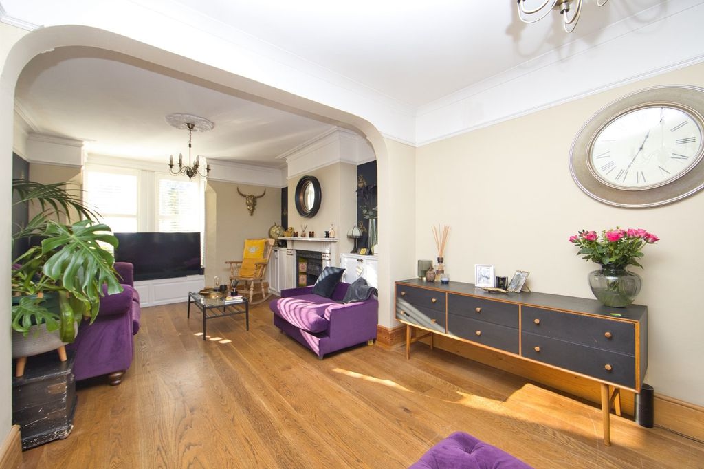 Property photo 2 of 12 Picture 2