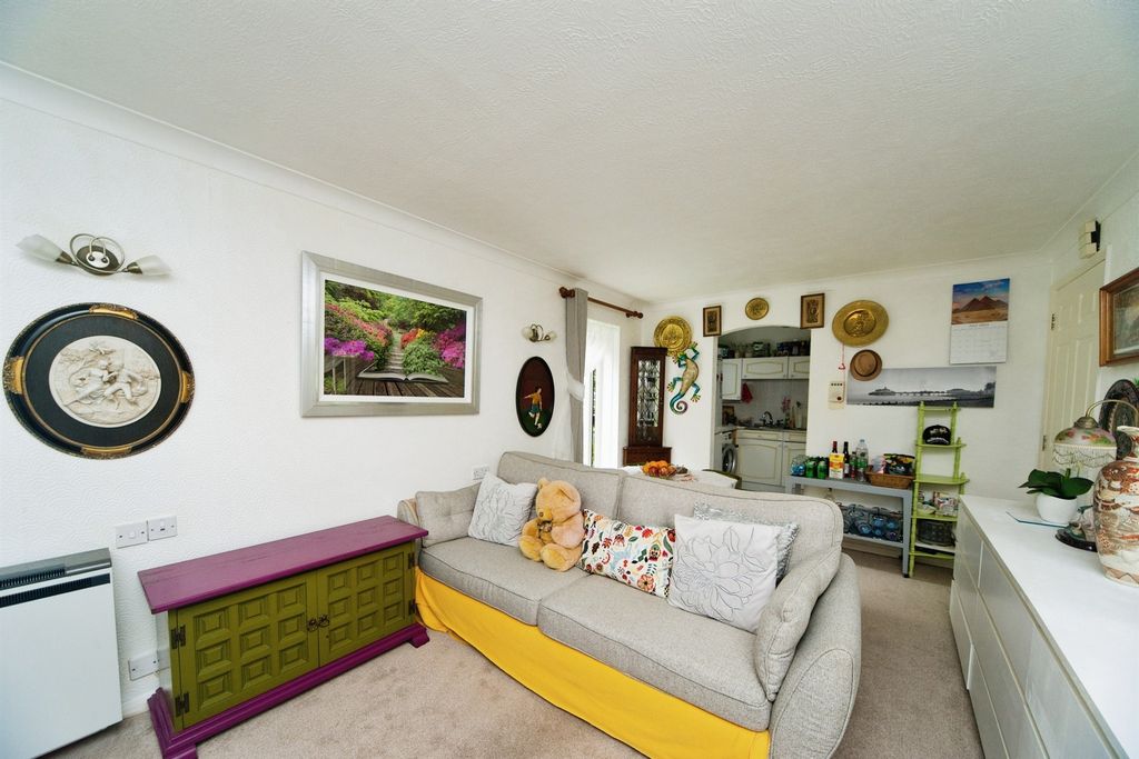 Property photo 3 of 11