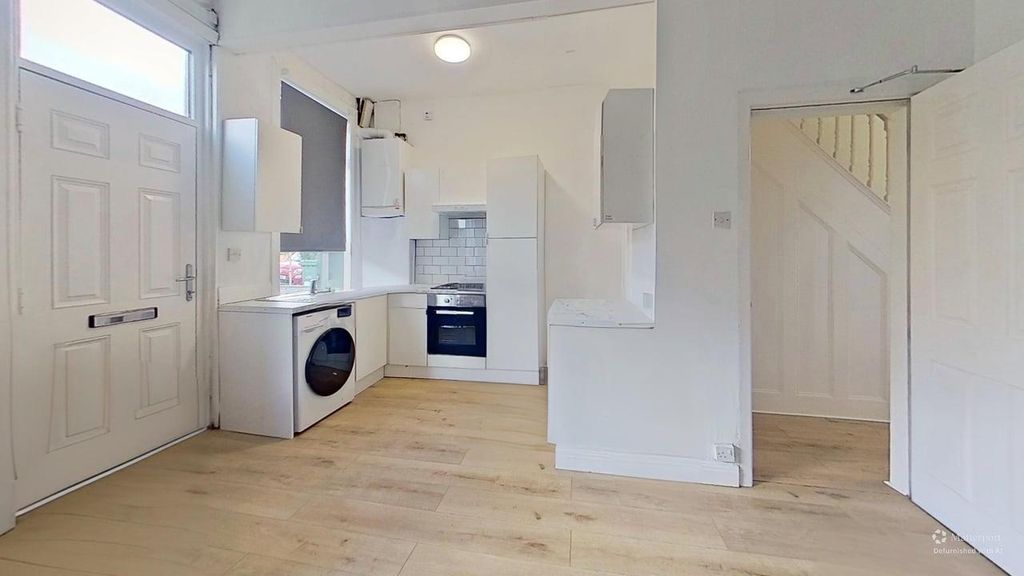 Property photo 1 of 12 Ebor-Mount-Kitchen-Defurnished