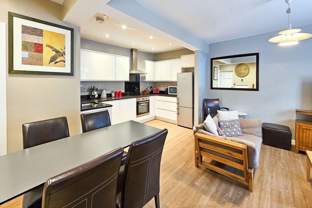 Property photo 2 of 33