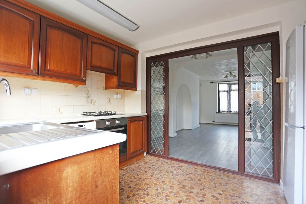 Property photo 2 of 11