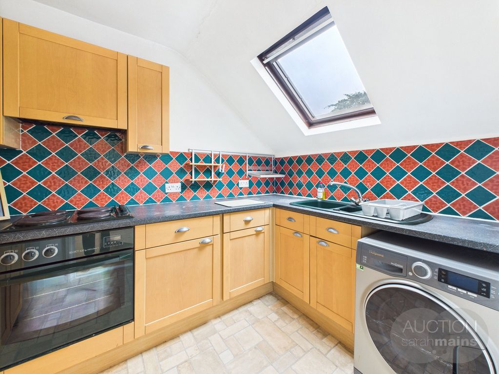 Property photo 3 of 7 Kitchen