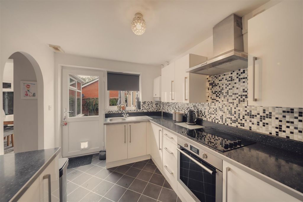 Property photo 3 of 13 Lotus Close-16.Jpg