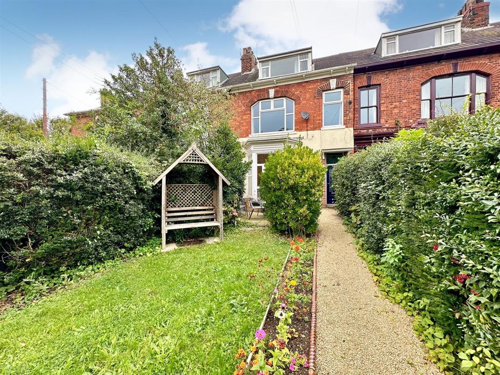 Property photo 1 of 11 Front Garden