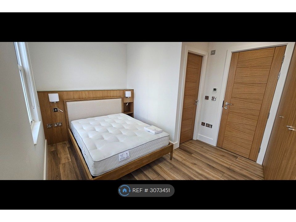 Property photo 3 of 19 Room 2