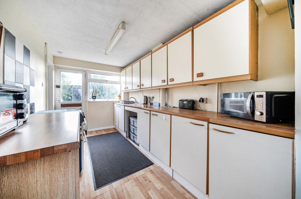 Property photo 3 of 22 Kitchen