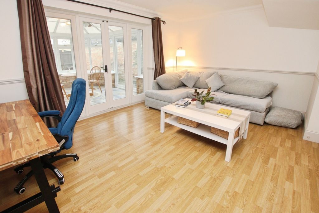 Property photo 3 of 15 4866632