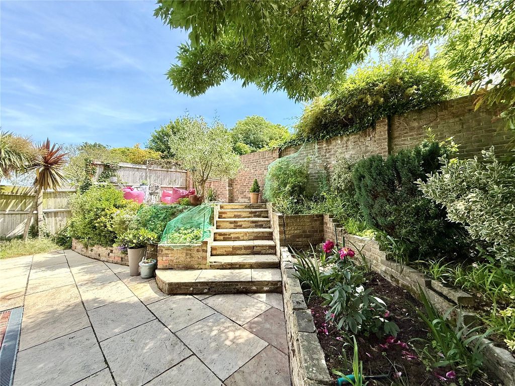 Property photo 3 of 26 Picture No. 18