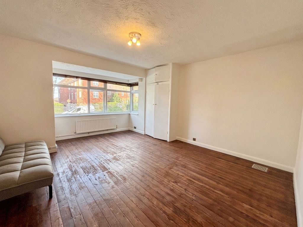 Property photo 3 of 4