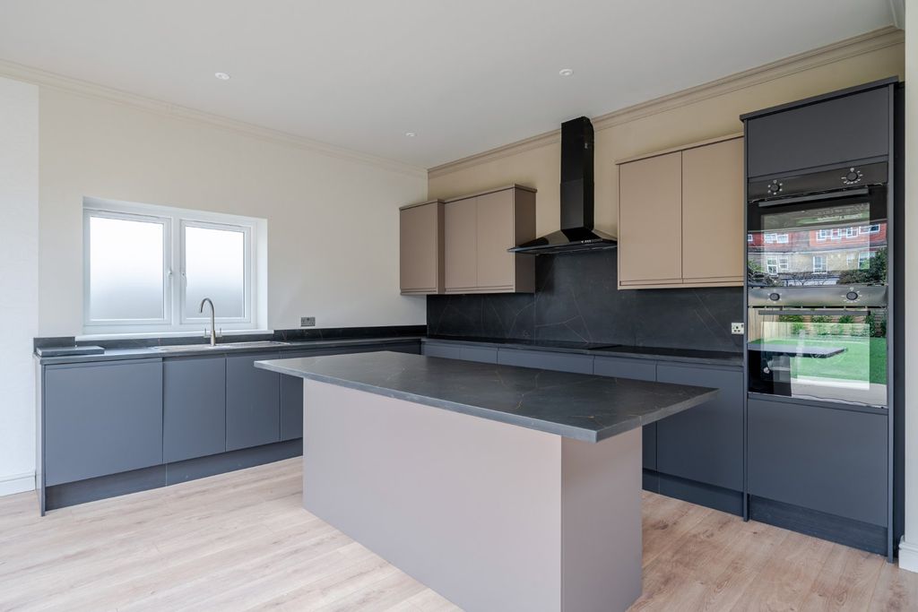 Property photo 3 of 18 Picture No. 57