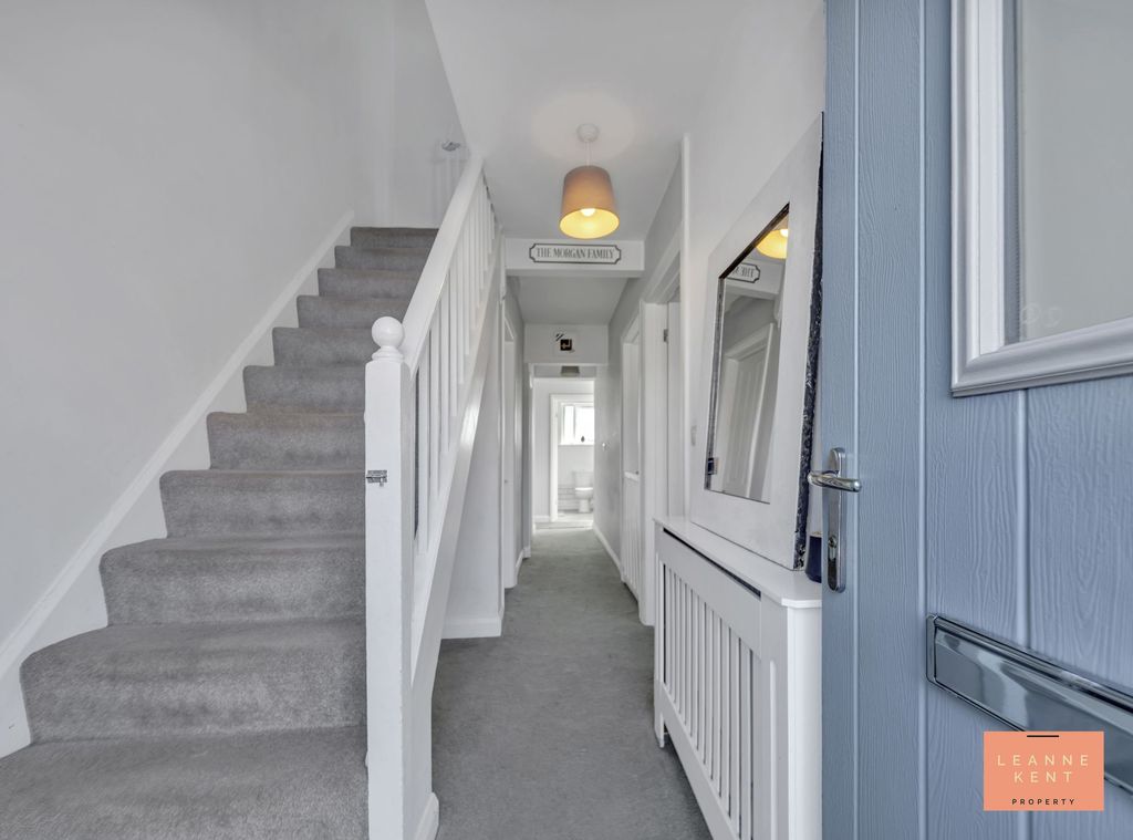 Property photo 2 of 34