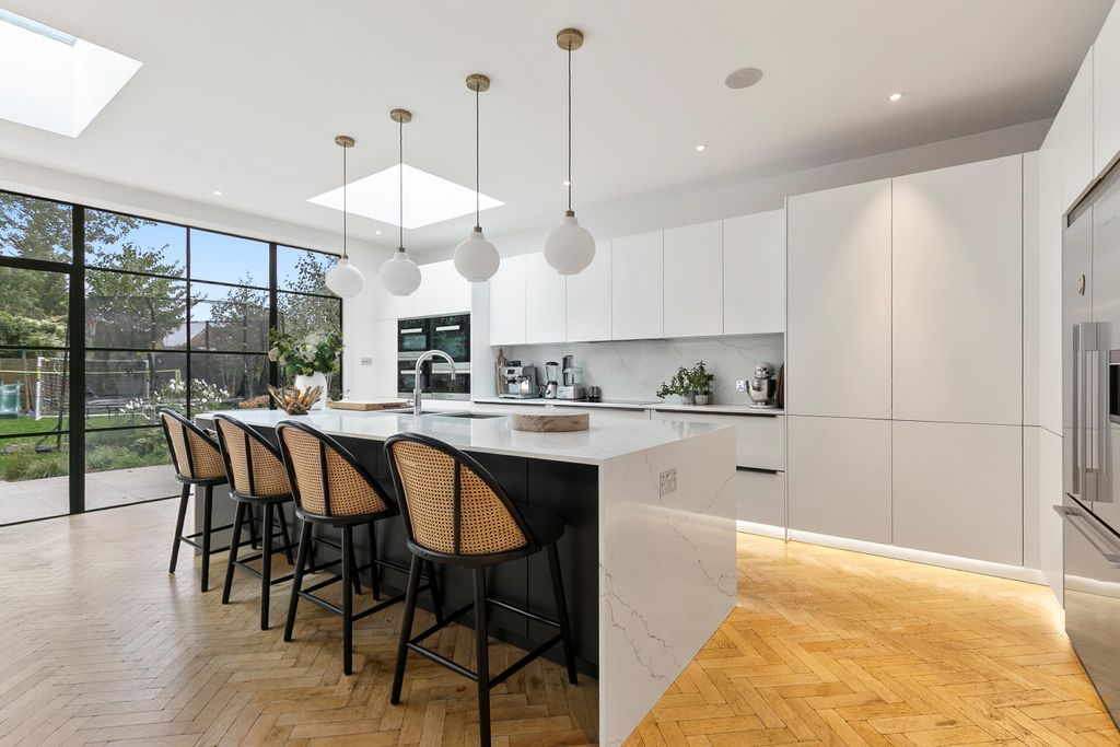 Property photo 3 of 18 Image