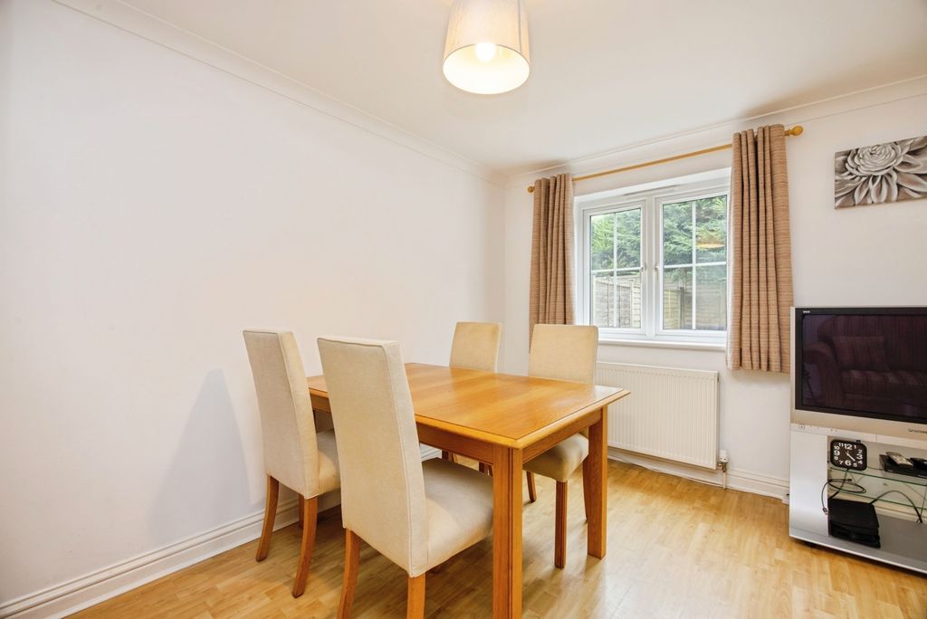 Property photo 3 of 17 Dining Area