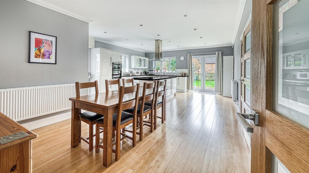 Property photo 2 of 30