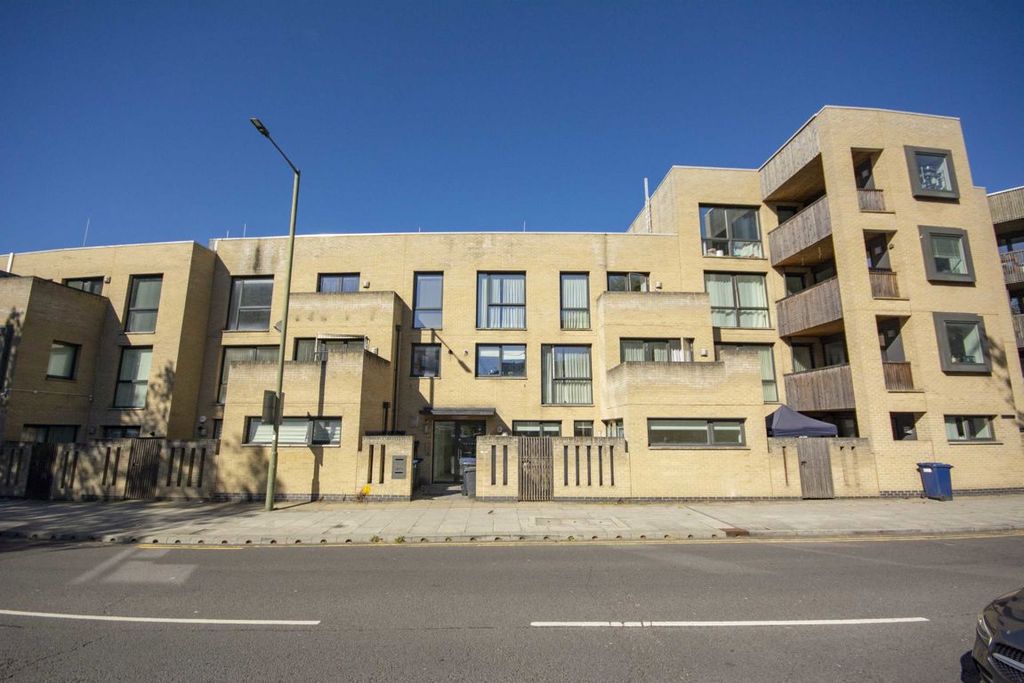 Property photo 1 of 8